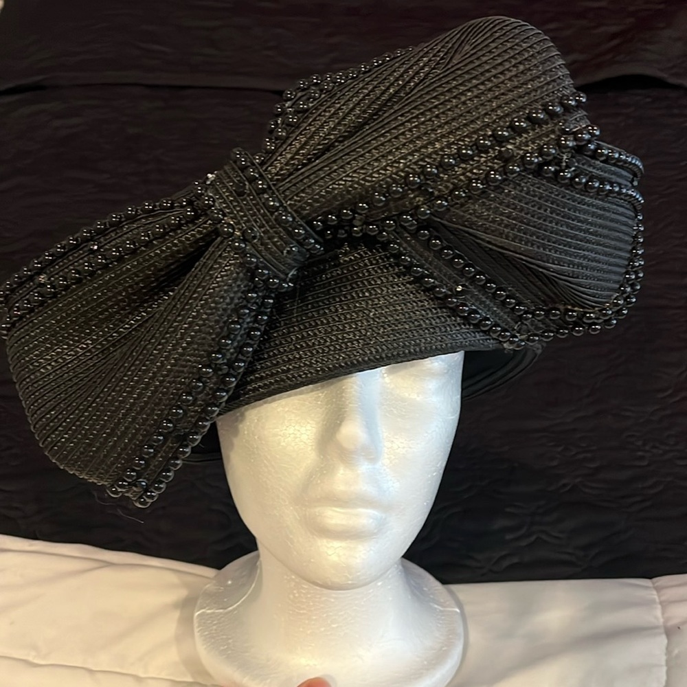 Black bow detailed church/derby hat 👒